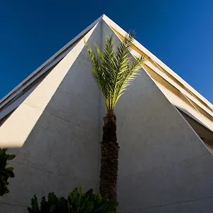 3* Otel Piramides